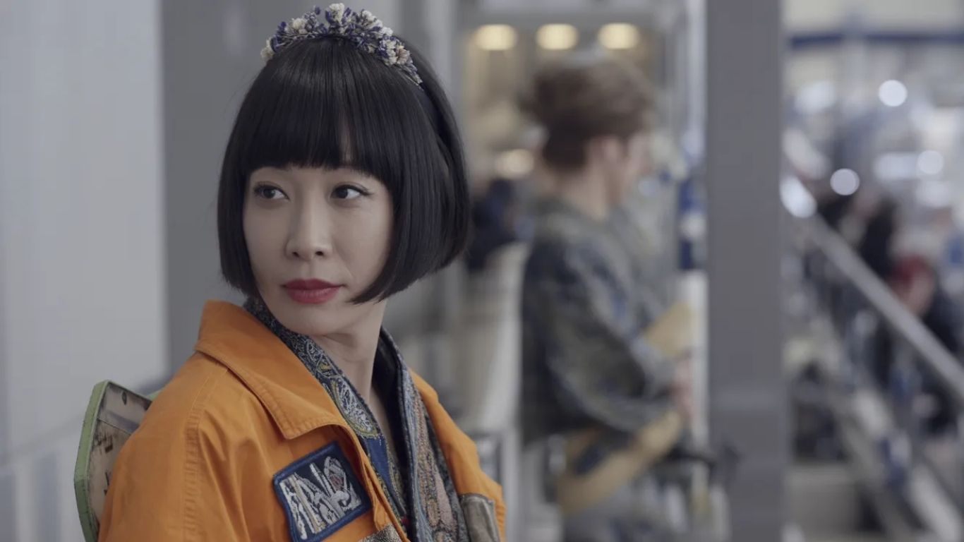 Online Curiosity and Search Behavior